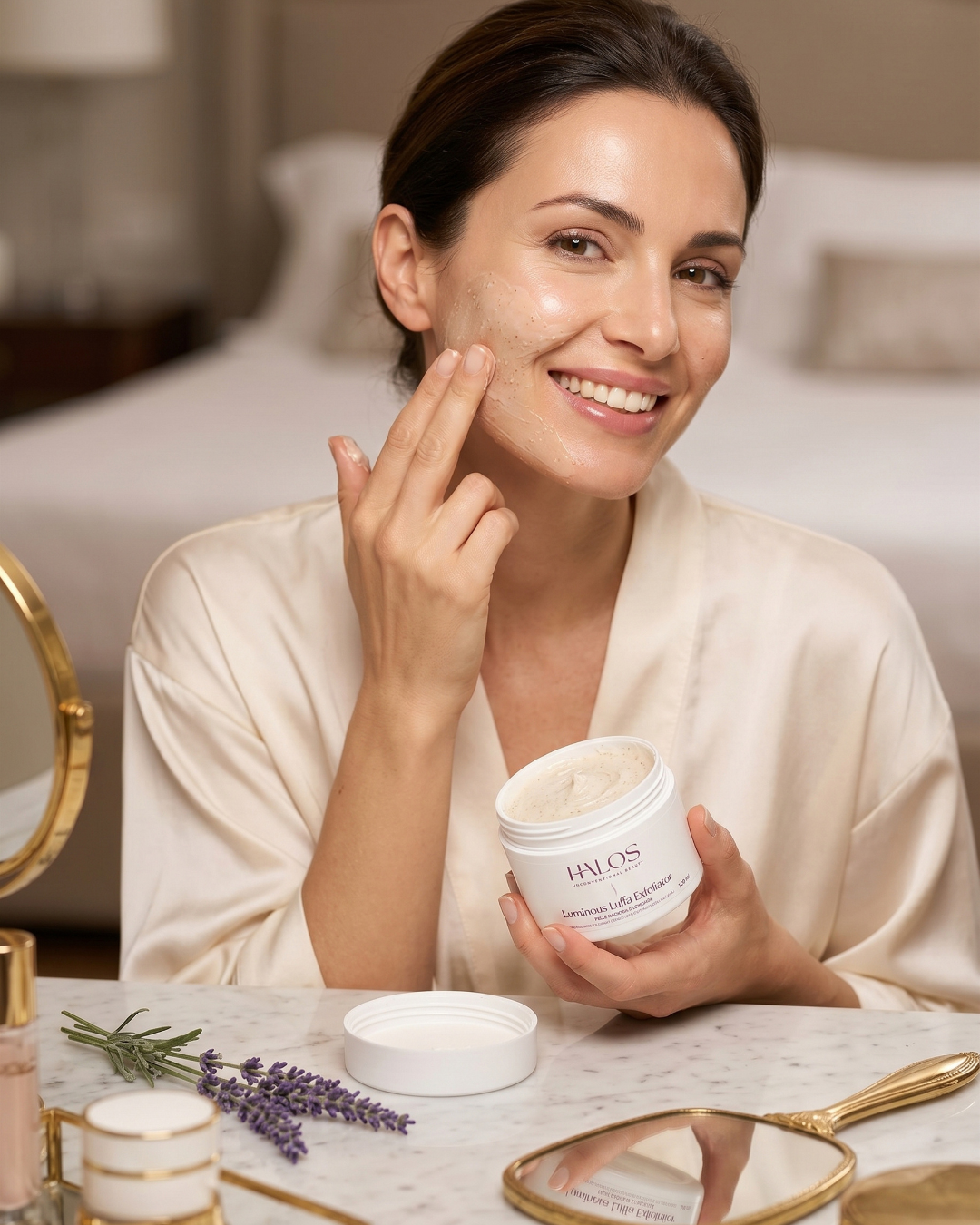 Luminous Luffa Exfoliator — Rinnova la grana cutanea, la luminosità torna visibile